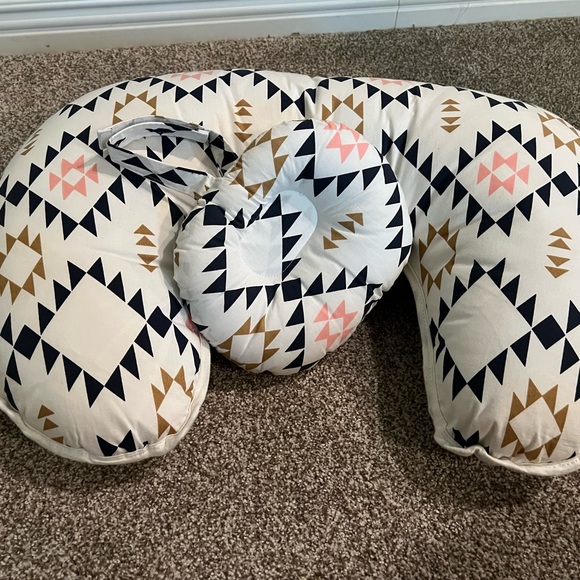 Wannisha nursing pillow - Picture 8 of 15